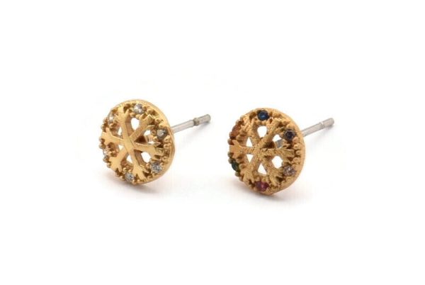 Gold Snowflake Earring, 4 Gold Plated Brass Round Shaped Snowflake Stud Earrings, CZ Pave, Zircon Snowflake Stud Earrings (8mm) SY0270 For Sale